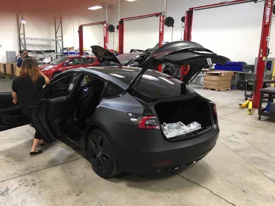 El Tesla Model 3 podrá plegar sus asientos traseros, y dejar una superficie plana en el maletero