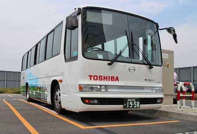 Toshiba pone en marcha en Japón un autobús eléctrico con recarga inalámbrica