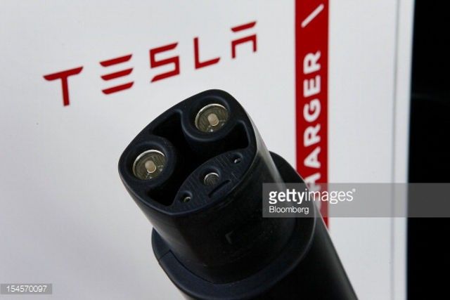 Tesla-Conector_01