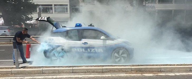 Un BMW i3 de la policía italiana arde en Roma por causas aún desconocidas