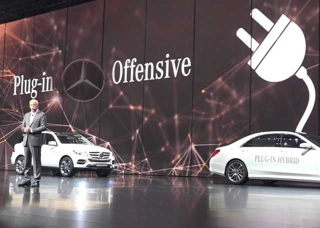 Mercedes anuncia "sistemas autónomos" pero avisa en la letra pequeña