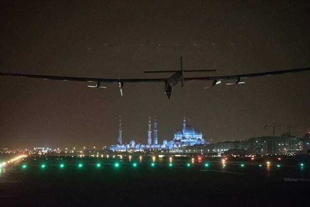 El Solar Impulse completa su vuelta al mundo sin emisiones y con energías renovables