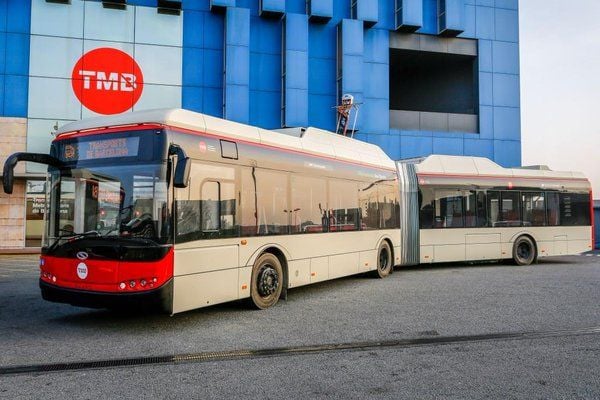 Barcelona comienza las pruebas con el Solaris Urbino 18. Un autobús eléctrico articulado