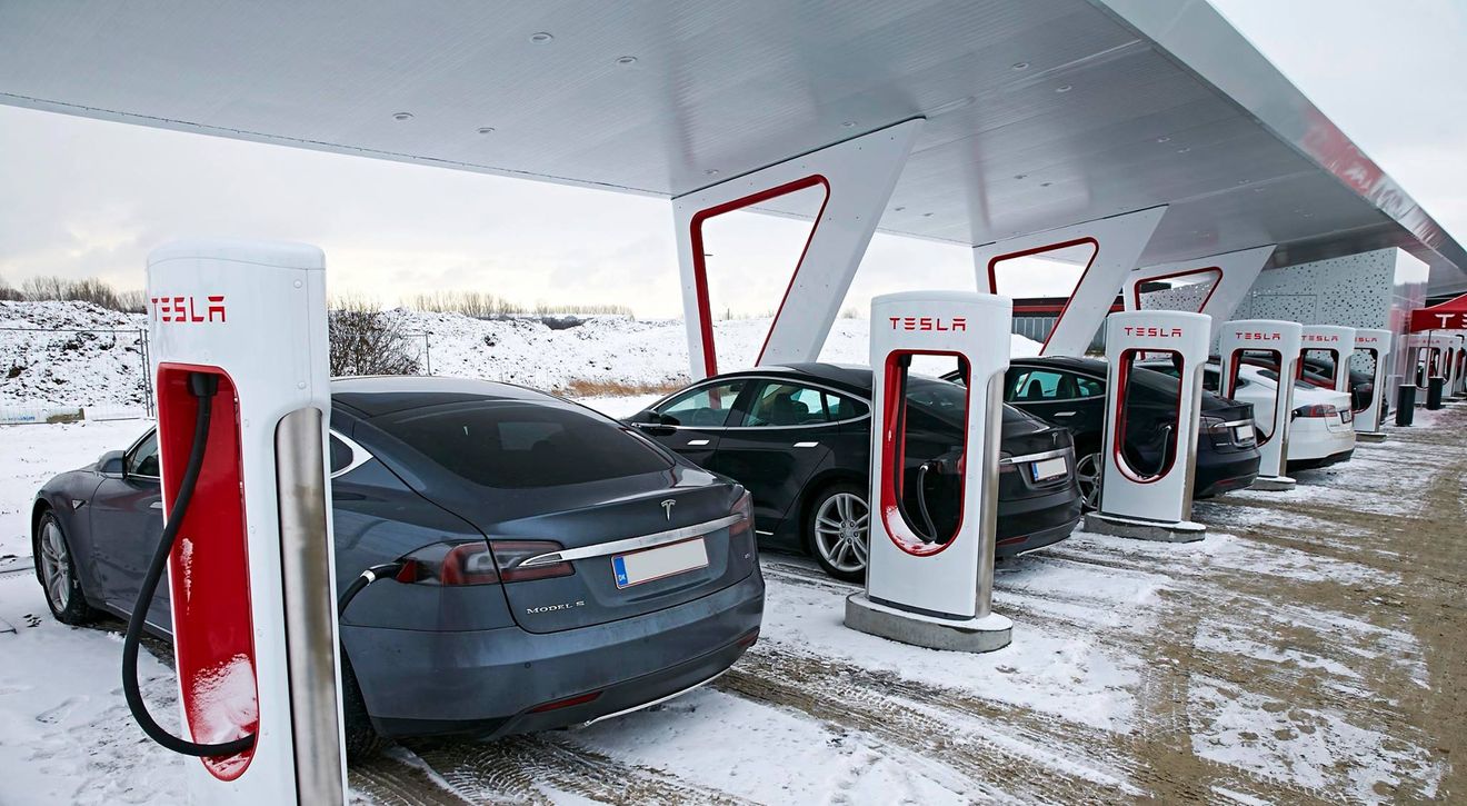 Tesla aumenta la velocidad de carga en Supercargador de su batería de 90 kWh