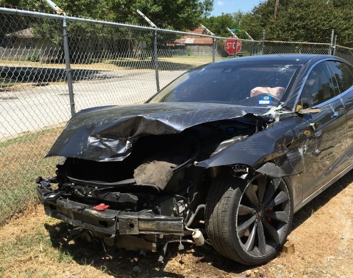 Otro accidente con el Autopilot de Tesla, y otro conductor que reconoce no haber estado atento