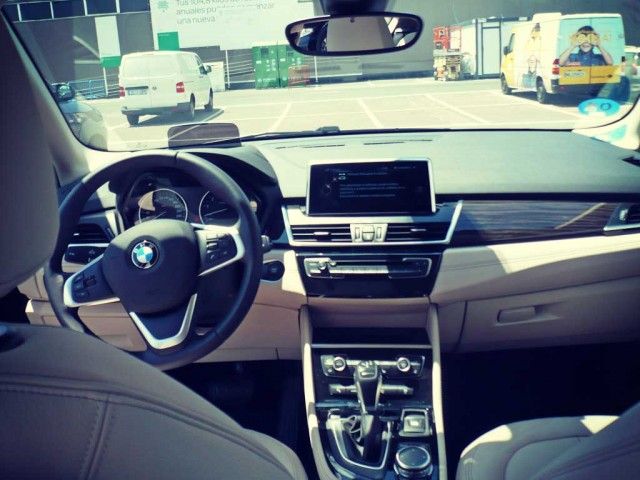 bmw-225xe-interior