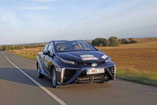 Toyota-mirai_-_e-rally_montecarlo_1