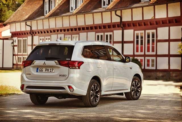 mitsubishi-outlander-phev-2017-2