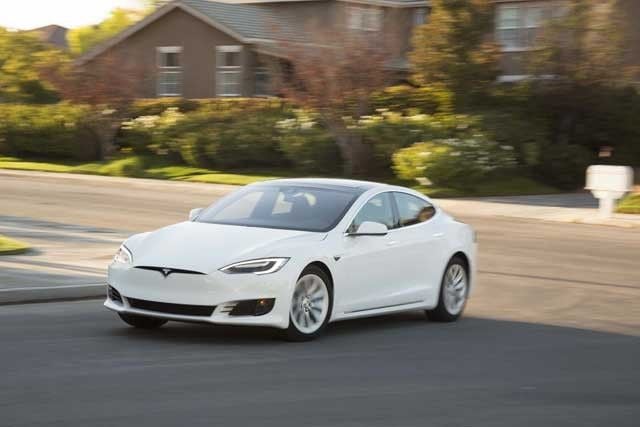 2016-tesla-model-s-60-front-three-quarter-turn