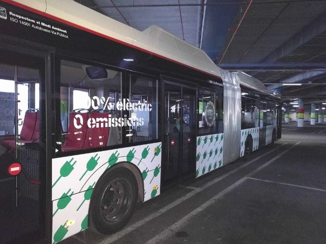 Barcelona compra 7 autobuses eléctricos articulados con carga rápida por pantógrafo