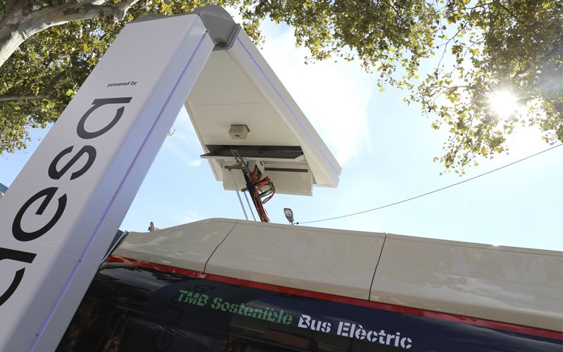 TMB y Endesa electrificarán una línea de autobús de Barcelona que incluirá recarga ultrarrápida