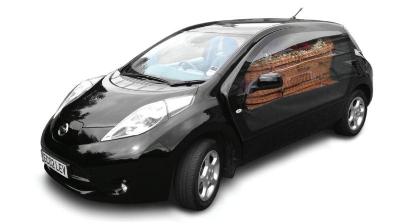 ¿Quieres un funeral cero emisiones? En el Reino Unido ya es posible gracias a este Nissan LEAF