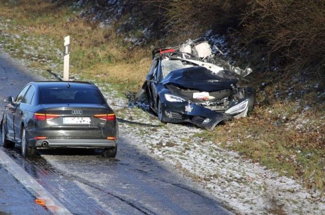 Las primeras investigaciones indican que el Autopilot no estaba conectado en el accidente mortal de un Model S en Alemania