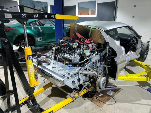 Un Lotus Evora con el sistema de propulsión de un Tesla Model S, y dos baterías del Chevrolet Volt