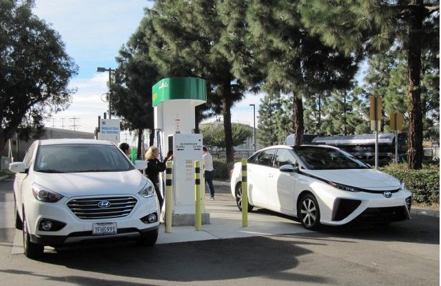 2016-toyota-mirai-hydrogen-fuel-cell-car-newport-beach-ca-nov-2014_100490082_m