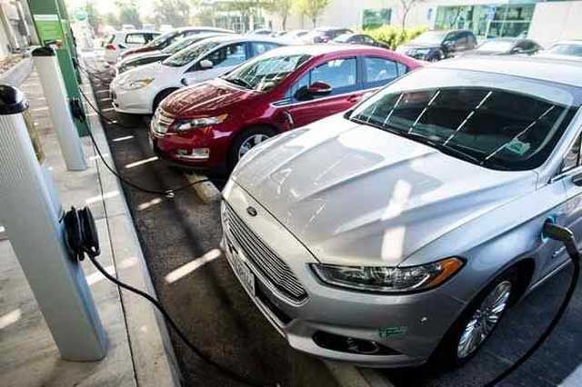 Los principales mercados no lograrán sus objetivos de ventas de coches eléctricos sin una amplia red de puntos de recarga