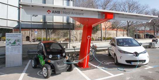 AMB pone en marcha una fotolinera para coches eléctricos en Barcelona