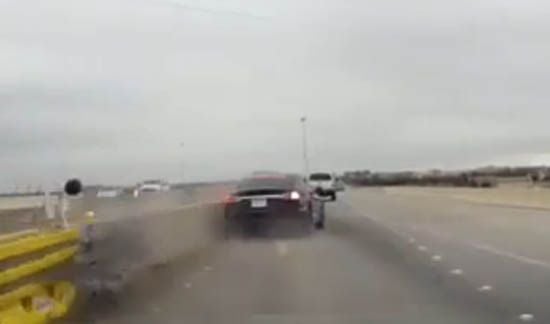 Este accidente de un Model S usando el Autopilot nos avisa que hay que estar siempre atentos a la carretera