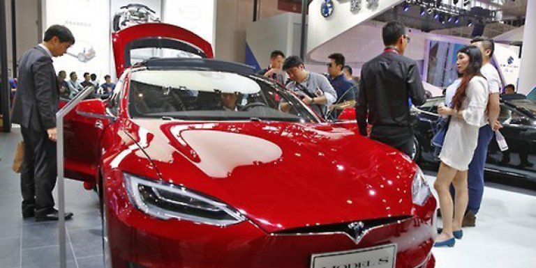 Algunos propietarios de una reserva del Model 3 se quejan de la presión de Tesla para que cambien su compra por un Model S