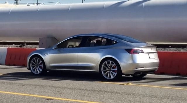 Vídeo en alta resolución del prototipo del Tesla Model 3 avistado esta semana en California