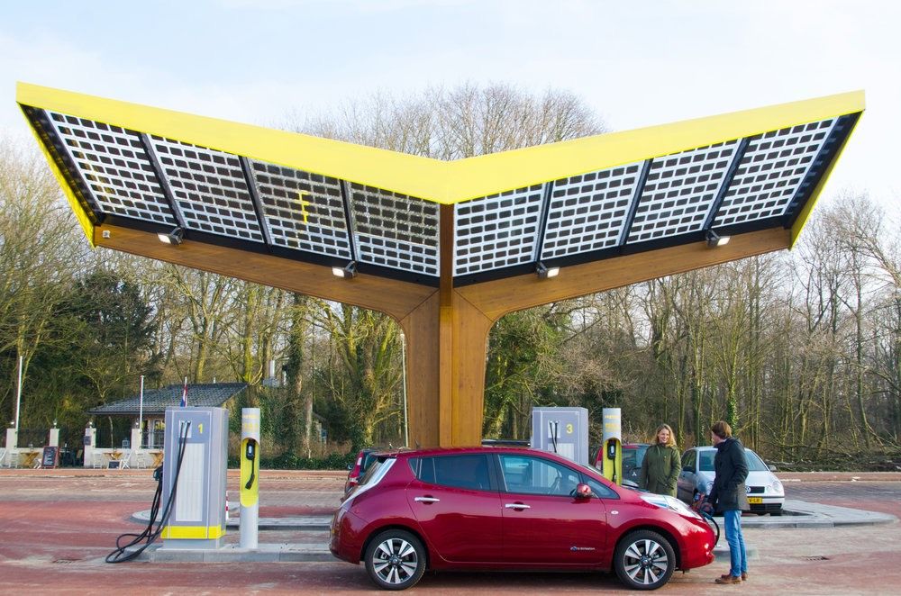 Fastned también usará baterías en sus estaciones de recarga rápida