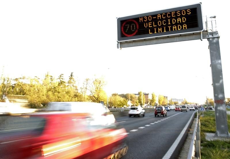 Edimburgo abre el debate. Los coches eléctricos no se ven afectados por la reducción de velocidad en el centro