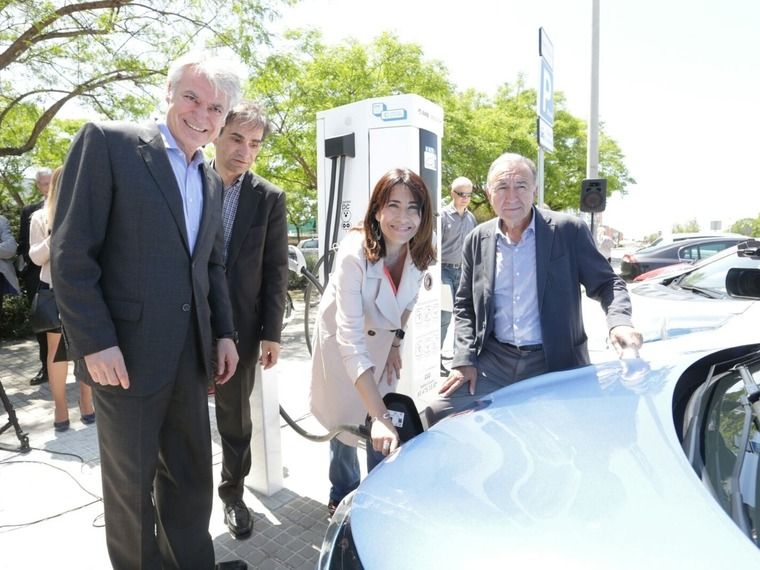 Barcelona continúa ampliando su red de puntos de recarga rápida, y gratuita, para coches eléctricos