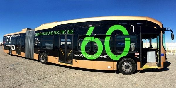 BYD comienza las entregas de su autobús eléctrico de 18 metros. Batería de 547 kWh y 440 kms de autonomía