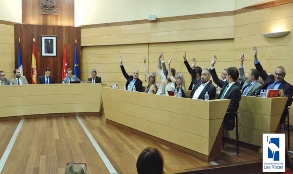 Esperpento en el Ayuntamiento de Las Rozas, Madrid, que rechaza la moción a favor del coche eléctrico