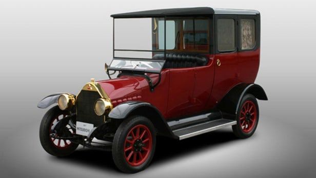 Mitsubishi recrea su Model A de 1917 con el sistema híbrido del Outlander