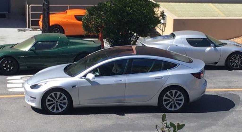 Ya son 5 los Tesla Model 3 avistados durante la fase de pruebas. Encuesta: ¿Qué color os gusta más?