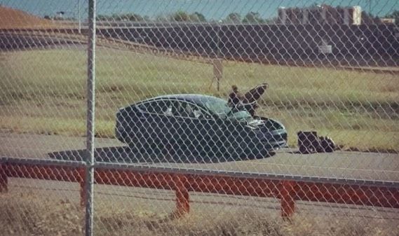 Primera foto del maletero frontal del Tesla Model 3, avistado durante unas pruebas en el circuito de Fremont