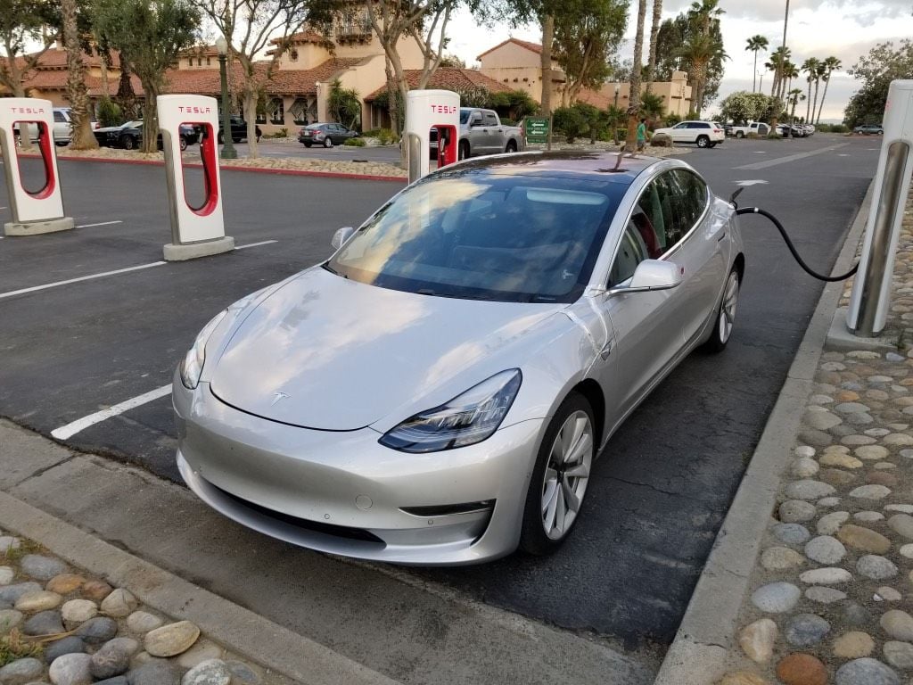 Una filtración permite ver que la autonomía del Tesla Model 3 Long Range es mayor de lo anunciado. 537 kilómetros EPA