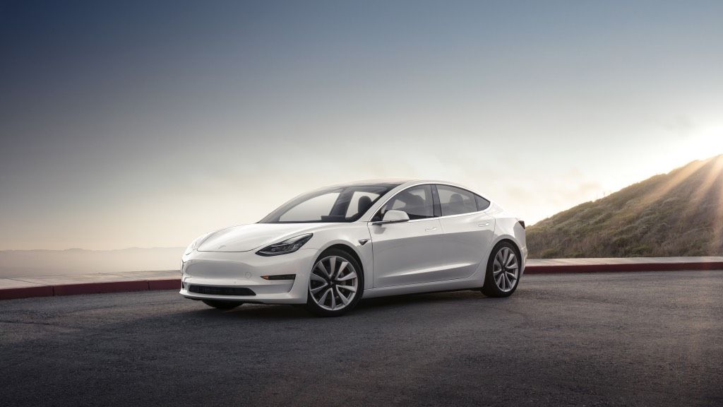 Analizamos la presentación del Tesla Model 3. Oferta, precios estimados en España, llegada a Europa, puntos críticos, opiniones de los expertos…