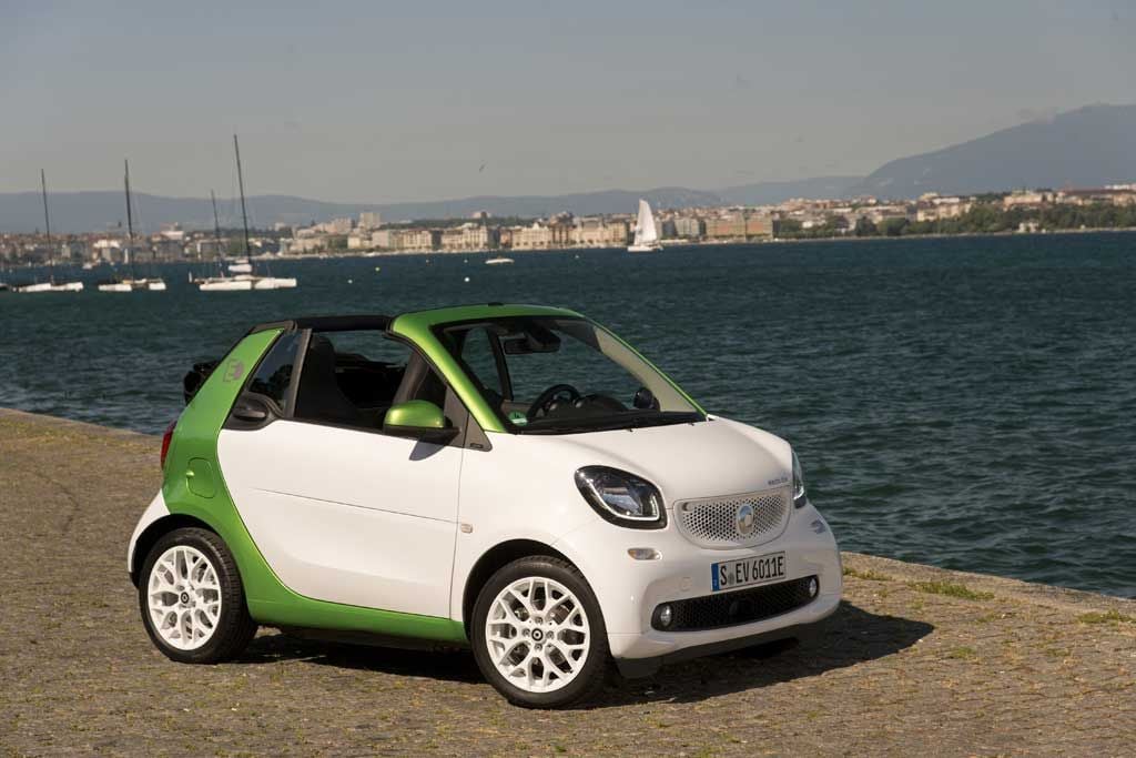 Ya está disponible el Smart ForTwo Cabrio eléctrico. Precio desde 26.732 euros