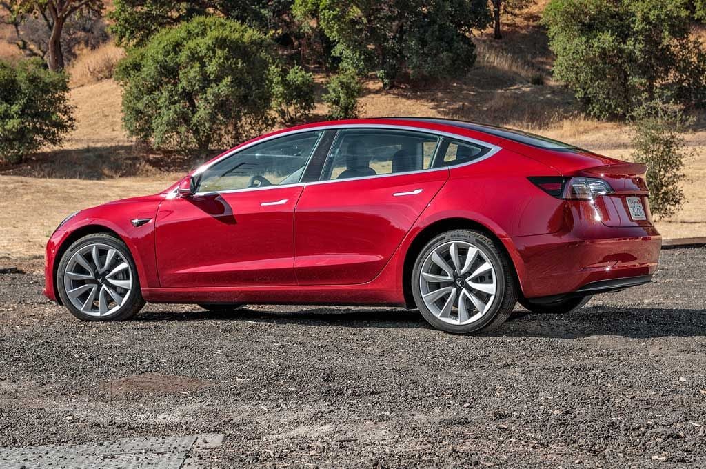 Tesla comienza a recoger pedidos del Model 3 a reservistas externos a la marca