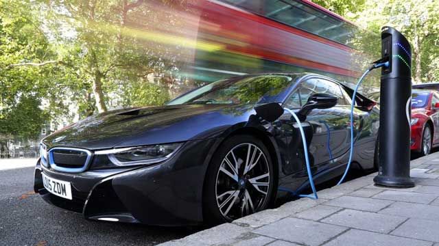 Londres duplicará su red de puntos de recarga para coches eléctricos en 2018