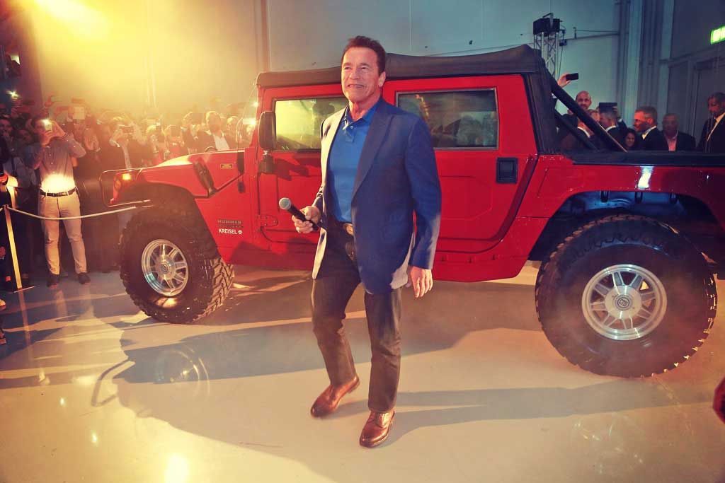 Kreisel entrega a Arnold Schwarzenegger su Hummer H1 eléctrico. 100 kWh y 360 kW  de potencia