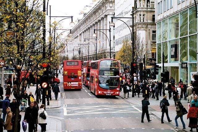 Ni 2040, ni 2030. Oxford prohibirá el acceso de coches con motor de combustión en 2020