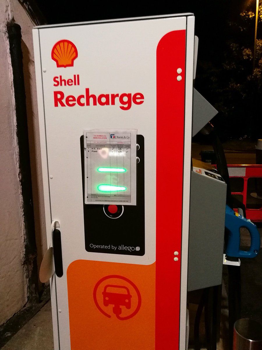 Shell empieza a instalar puntos de recarga en sus gasolineras. Primeras fotos y precios de uso de los puntos ya en funcionamiento