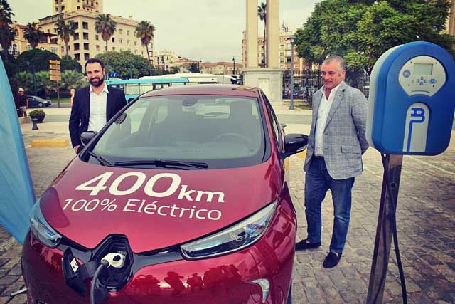 La Junta de Andalucía ayudará a la instalación de 400 estaciones de recarga para coches eléctricos