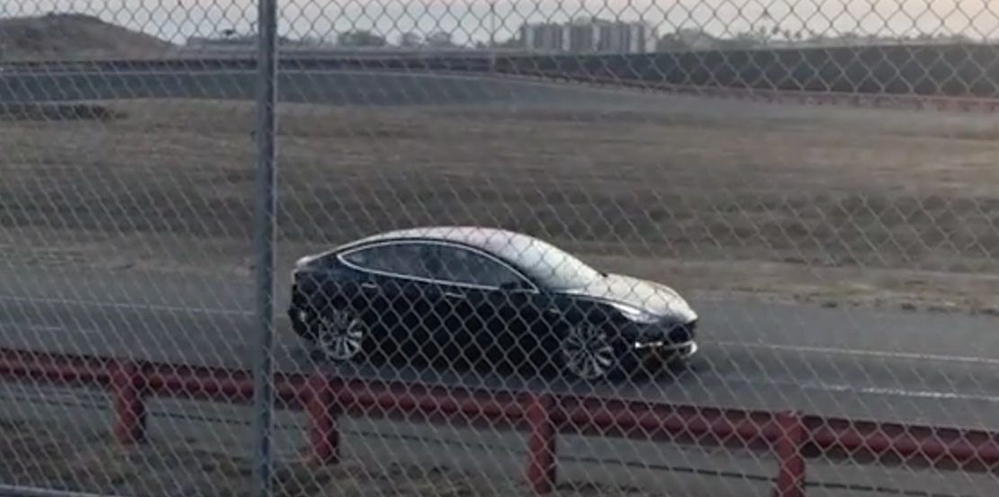 Primer Tesla Model 3 Dual Motors Performance avistado durante una pruebas