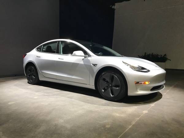 Tesla retrasa la llegada del Model 3 Standard a finales de 2018/principios de 2019