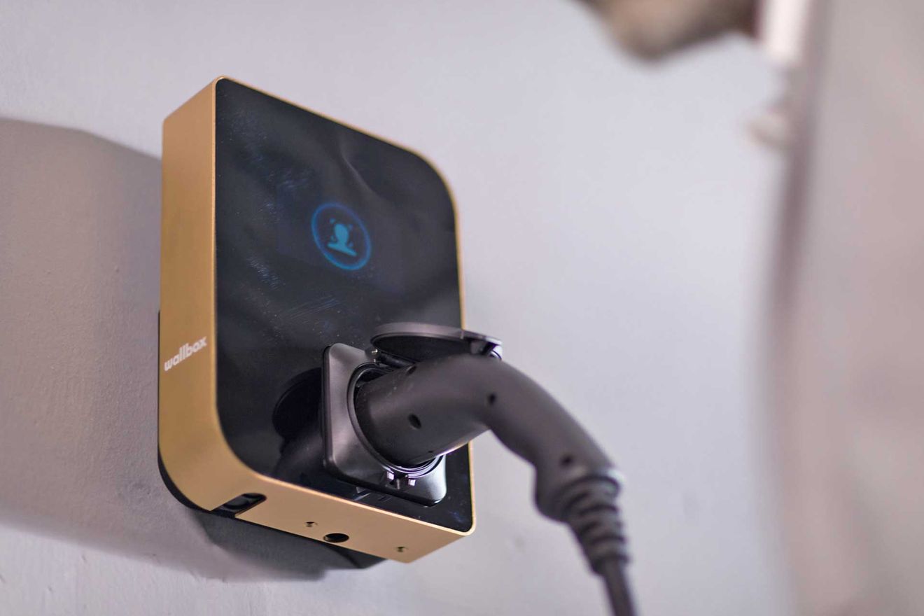 Wallbox Cooper. Puntos de recarga para coches eléctricos con reconocimiento facial, y capaces de adaptar su potencia de forma dinámica