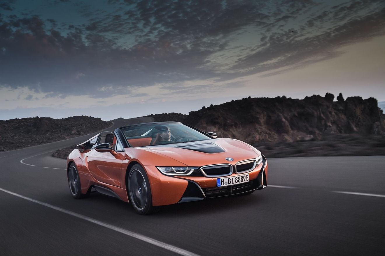 BMW presenta el i8 Roadster y actualiza el Coupe