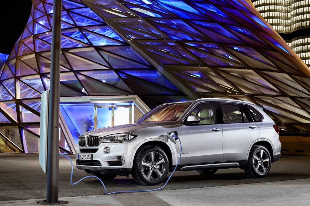 El próximo año BMW actualizará el 745e y el X5 xDrive45e con más batería y más autonomía eléctrica