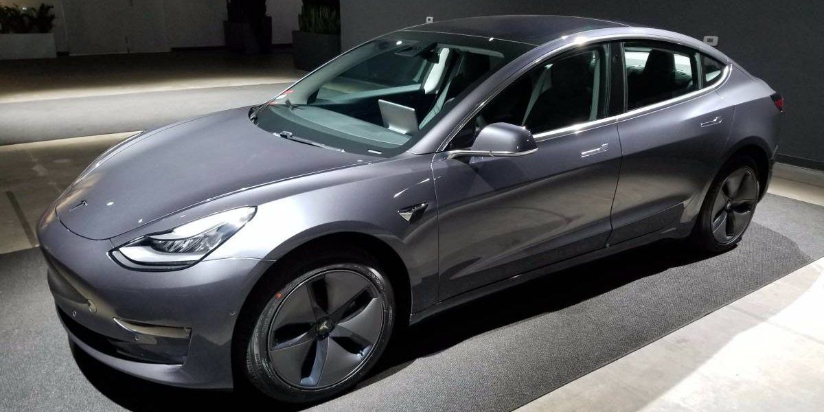 Un Tesla Model 3 a la venta por 120.000 dólares