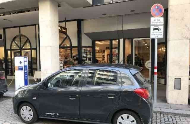 Stuttgart grua coches eléctricos