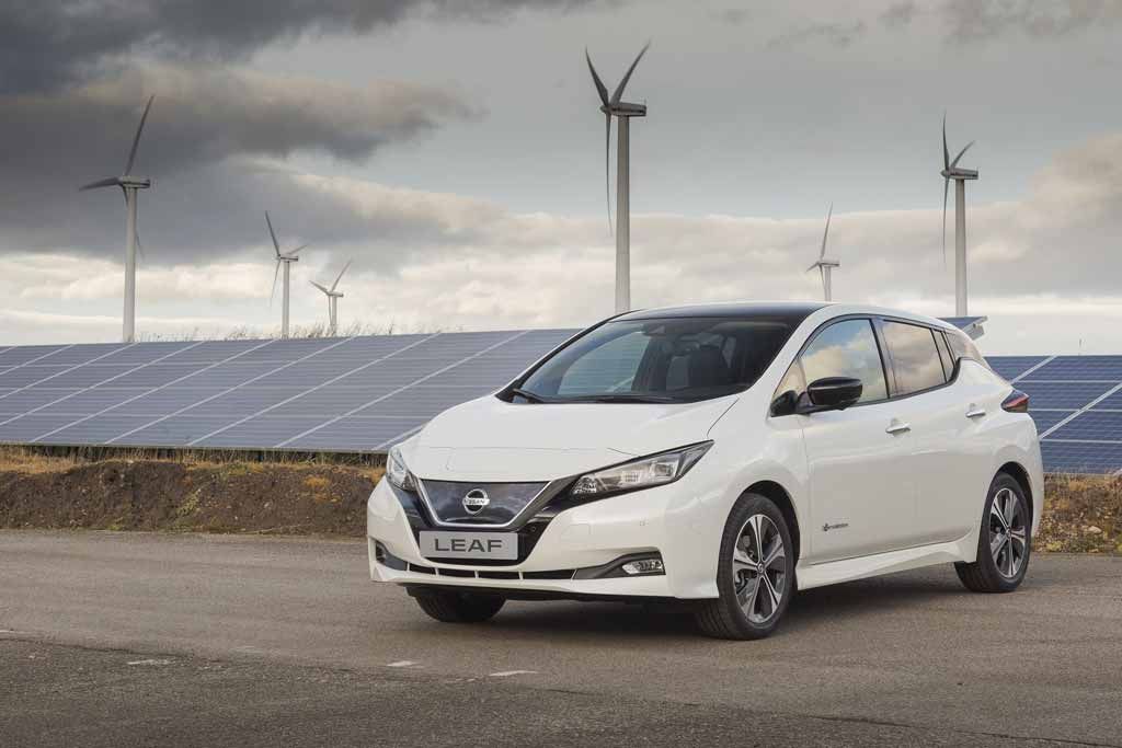 Avistado el nuevo Nissan LEAF. Diseño más convencional e integración en la imagen de la marca