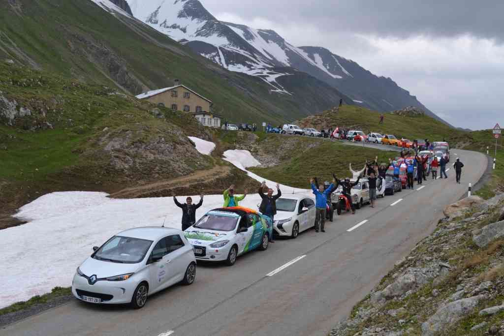 Los caóticos planes de Suiza para el invierno. Posibilidad de prohibir la circulación de coches eléctricos si hay riesgo de apagones